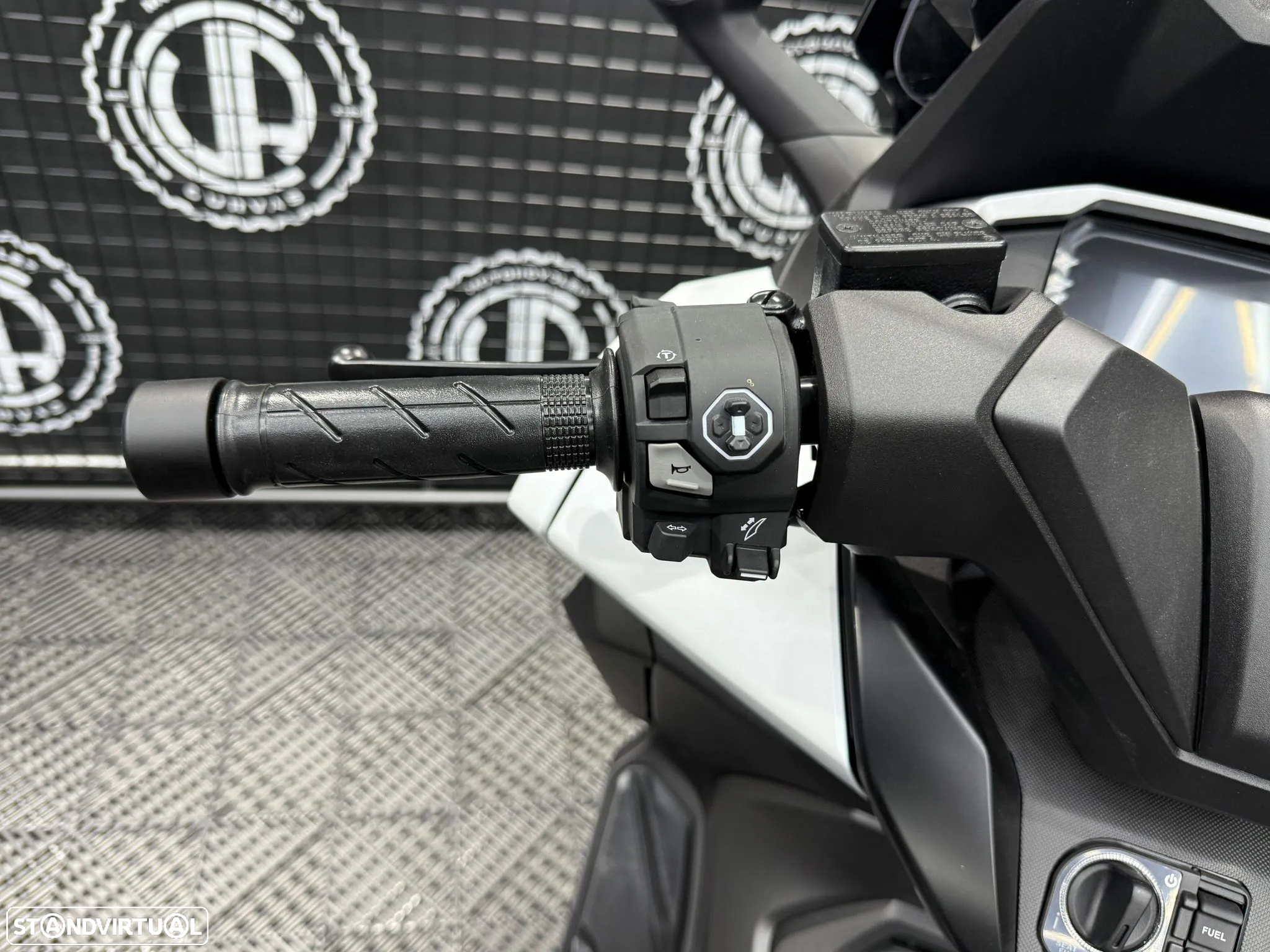 Honda Forza 350 - 8