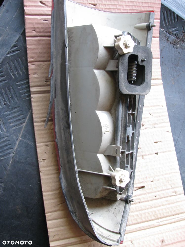 LAMPA TYLNA OPEL  ASTRA II- G KOMBI - 3