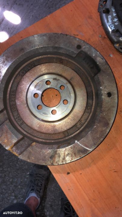 volanta/ kit ambreiaj vw scirocco, touran, golf 6  1.4tsi 2009 03c105273h - 2