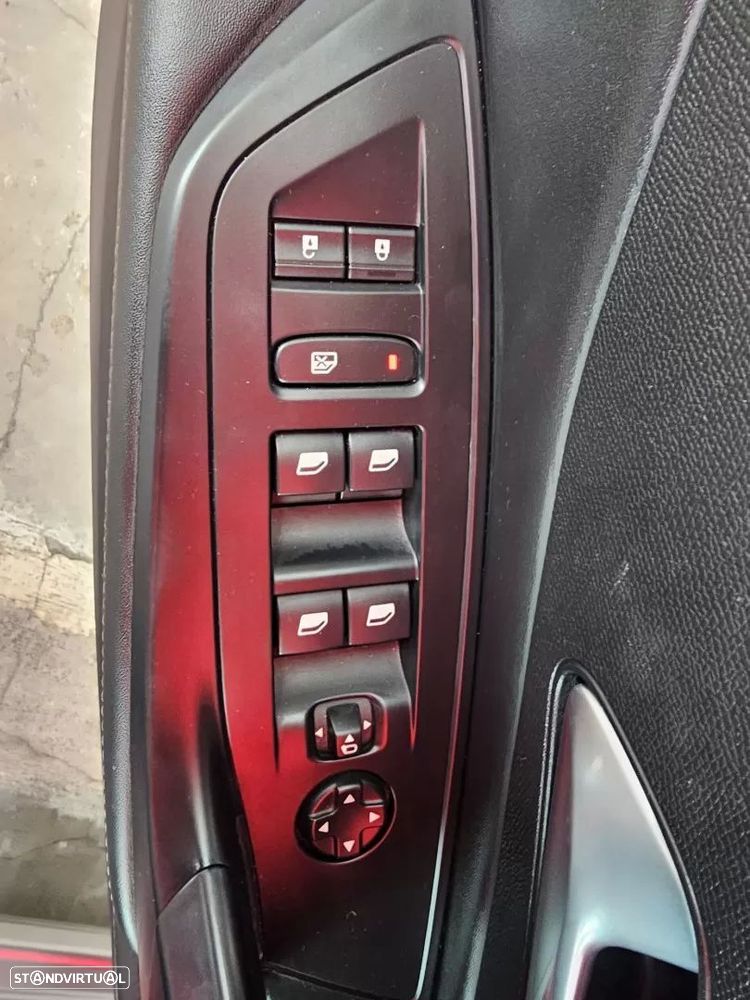 Peugeot 308 SW 1.2 PureTech Allure Pack EAT8 — fotografia 6