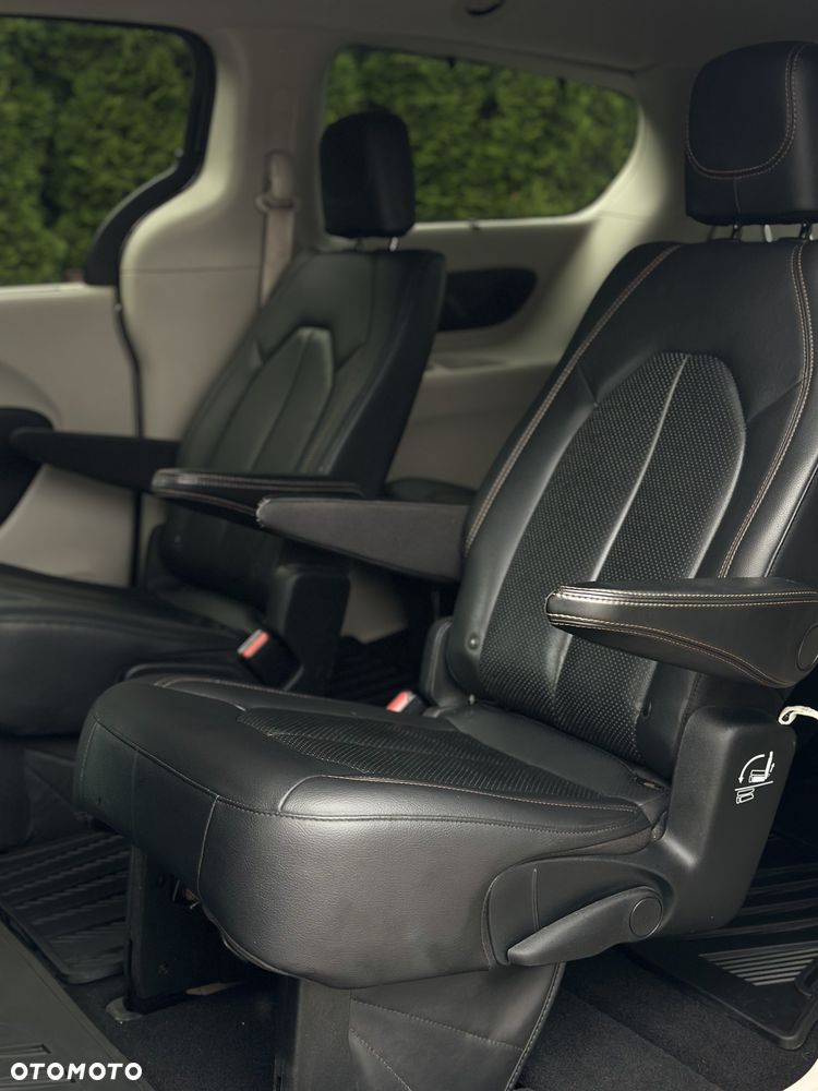 Chrysler Pacifica - 23