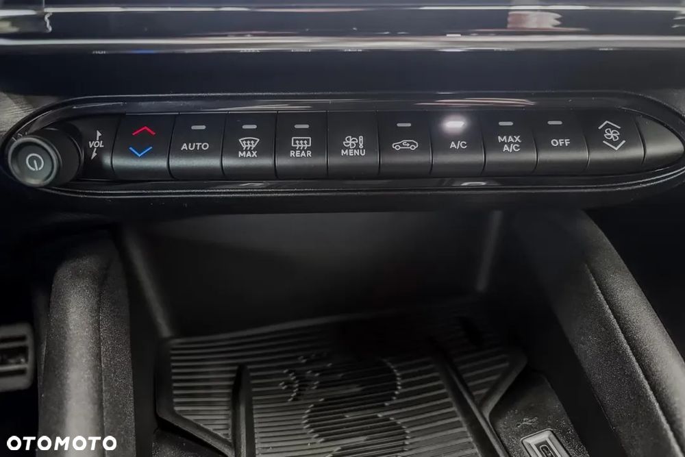 Alfa Romeo Junior 1.2 mHEV Ibrida eDCT - 18