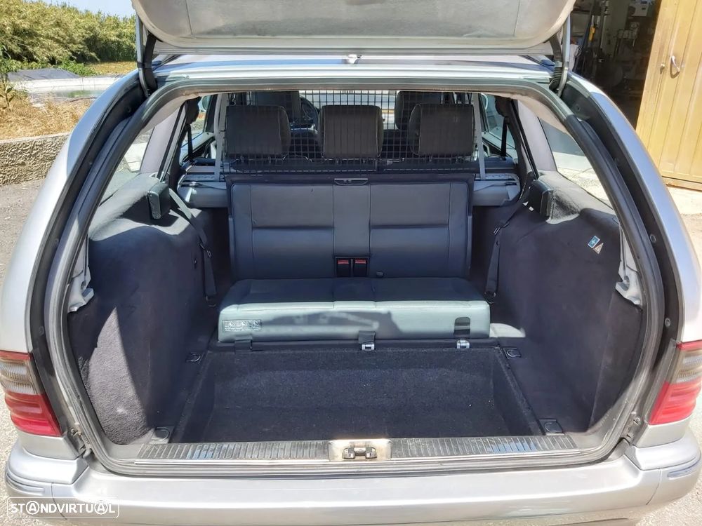 Mercedes-Benz 320 - 4