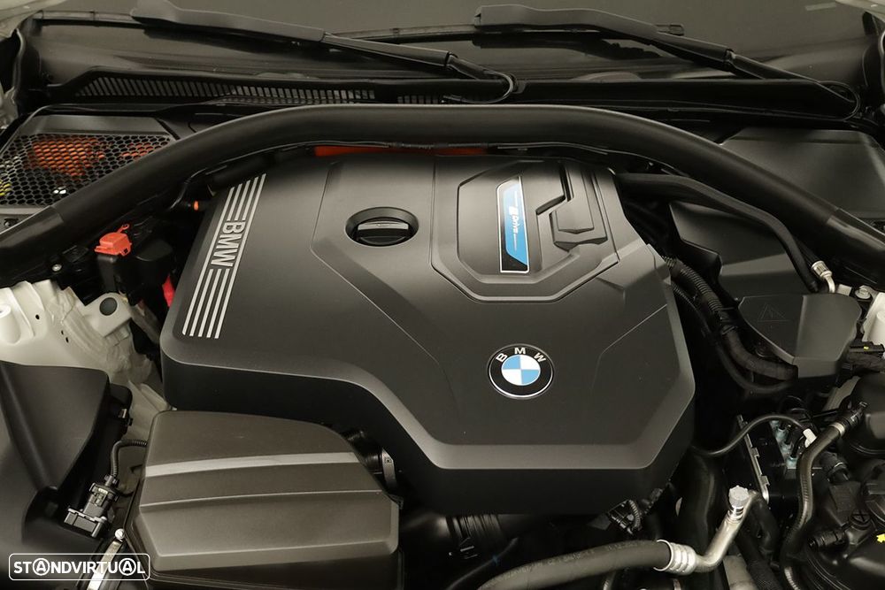 BMW 330 e Touring Pack Desportivo M Auto - 26