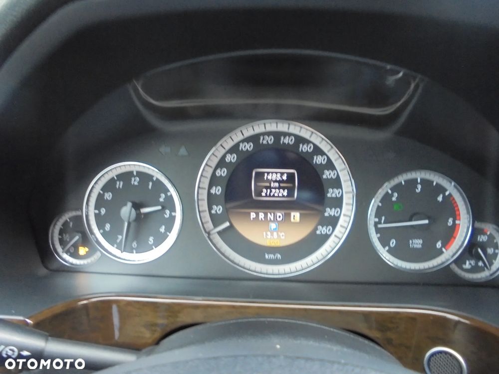 Mercedes-Benz Klasa E 220 CDI DPF BlueEFFICIENCY 7G-TRONIC Elegance - 34