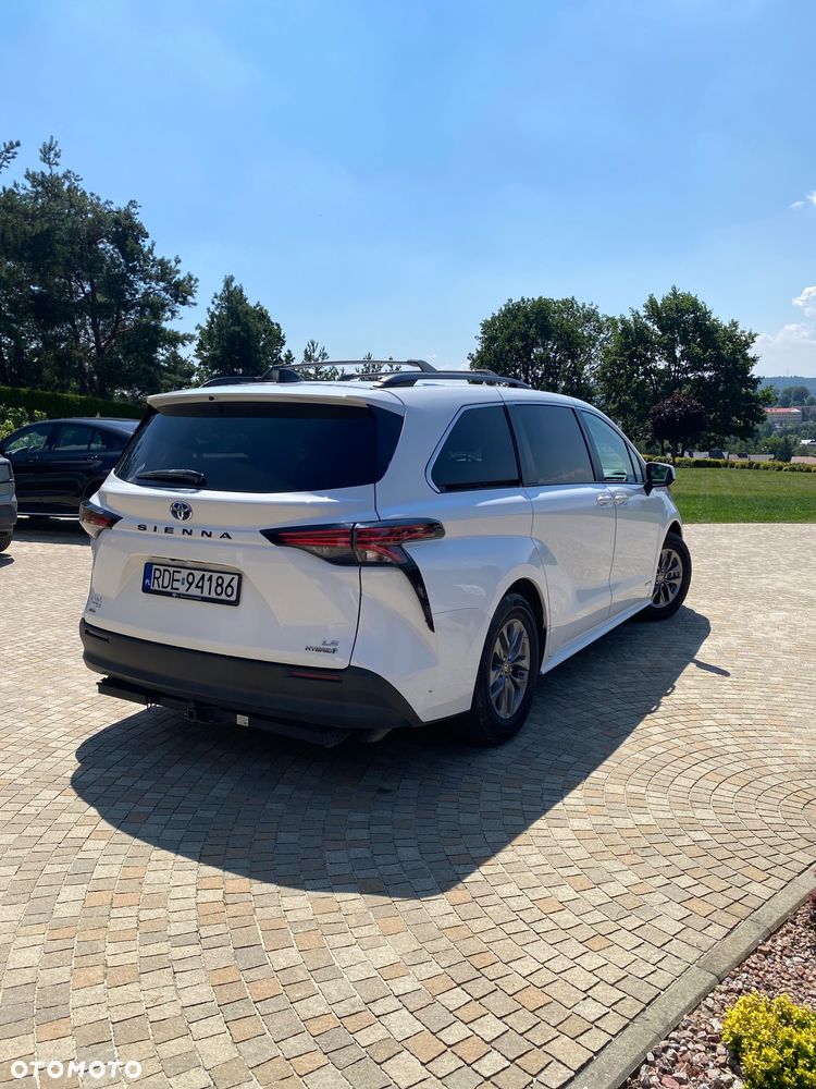 Toyota Sienna - 3