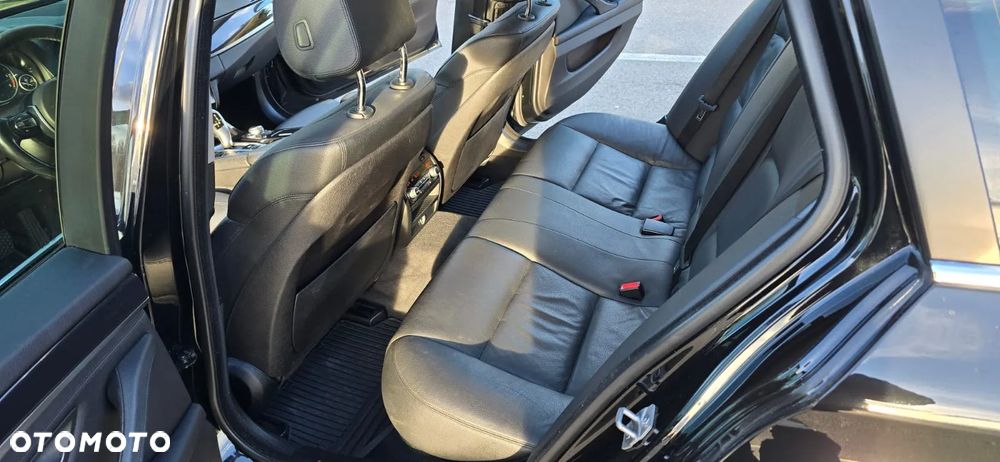 BMW Seria 5 520d xDrive - 29