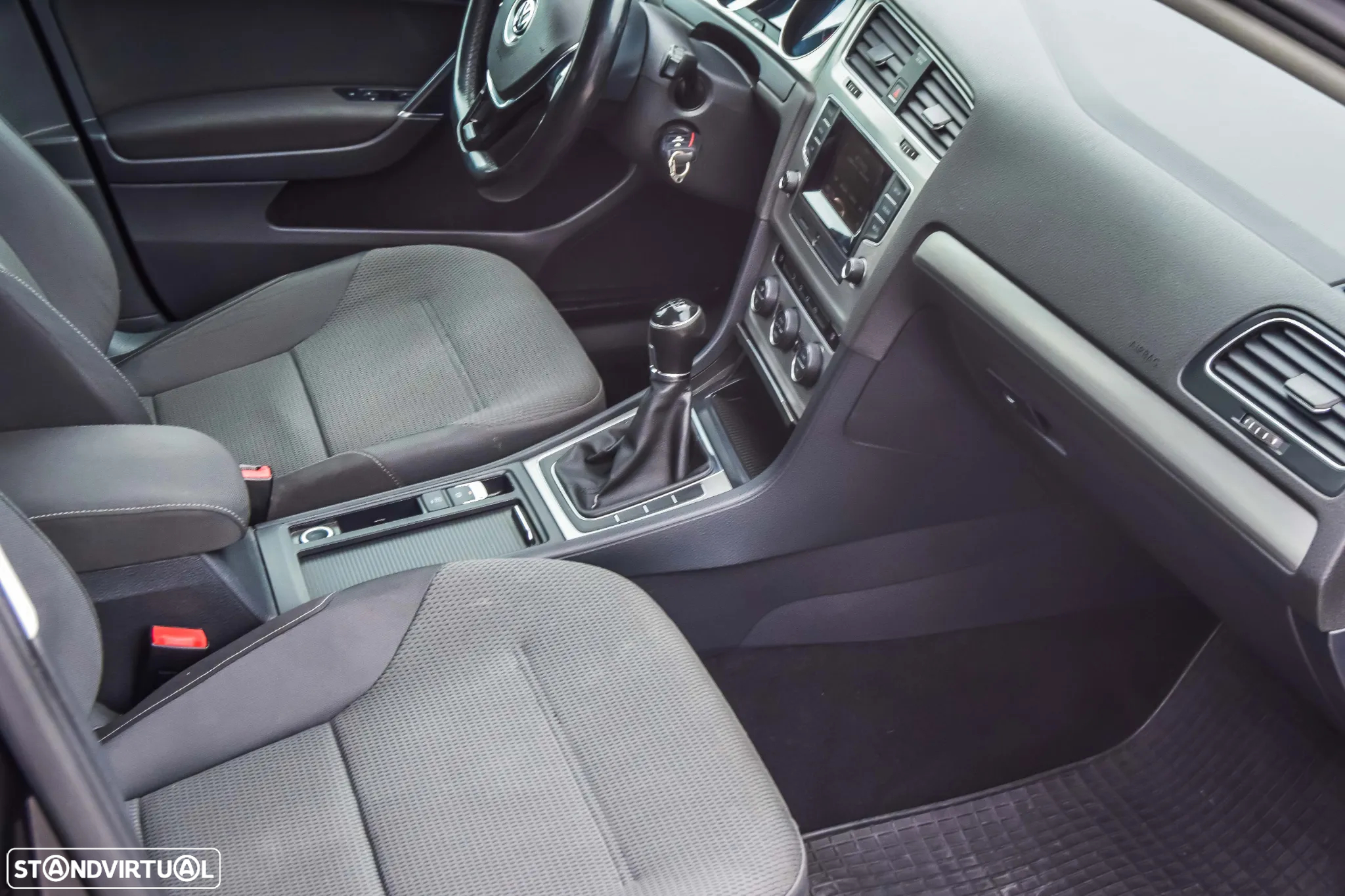 VW Golf 1.6 TDI Confortline - 17