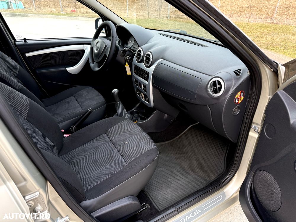 Dacia Logan 1.6 16V Laureate - 6