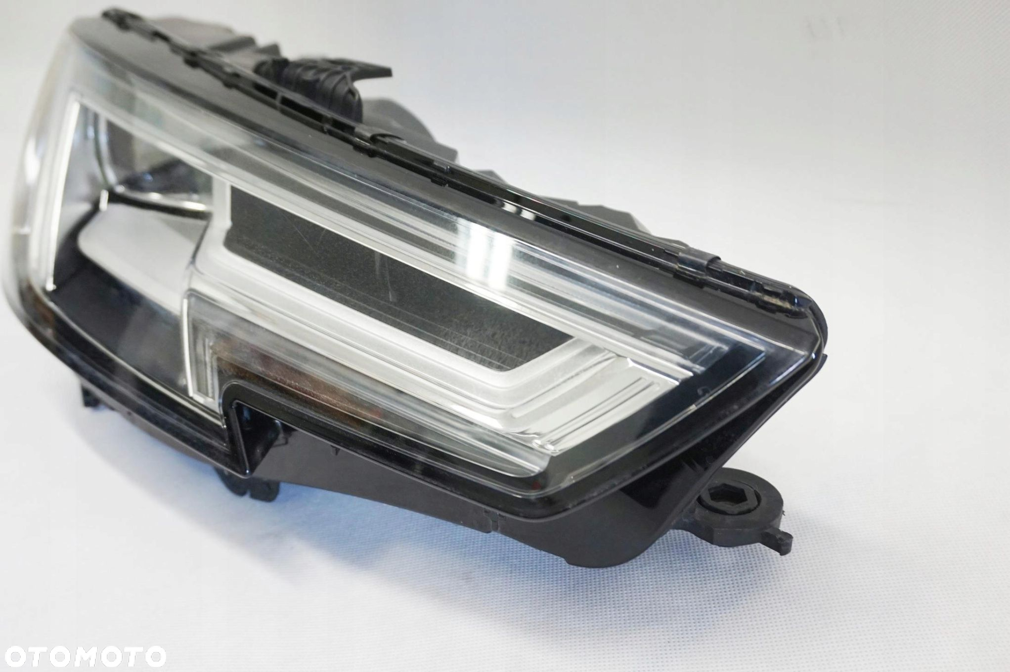 REFLEKTOR PRAWY FULL LED AUDI A4 B9 8W 8W0941034 - 4