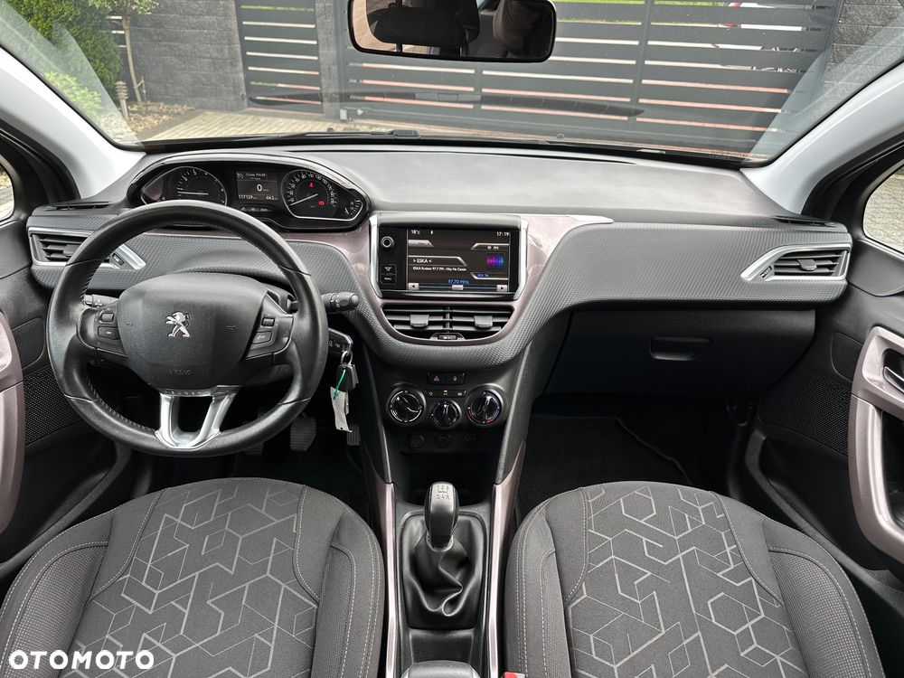 Peugeot 2008 1.2 Pure Tech GPF Style - 25