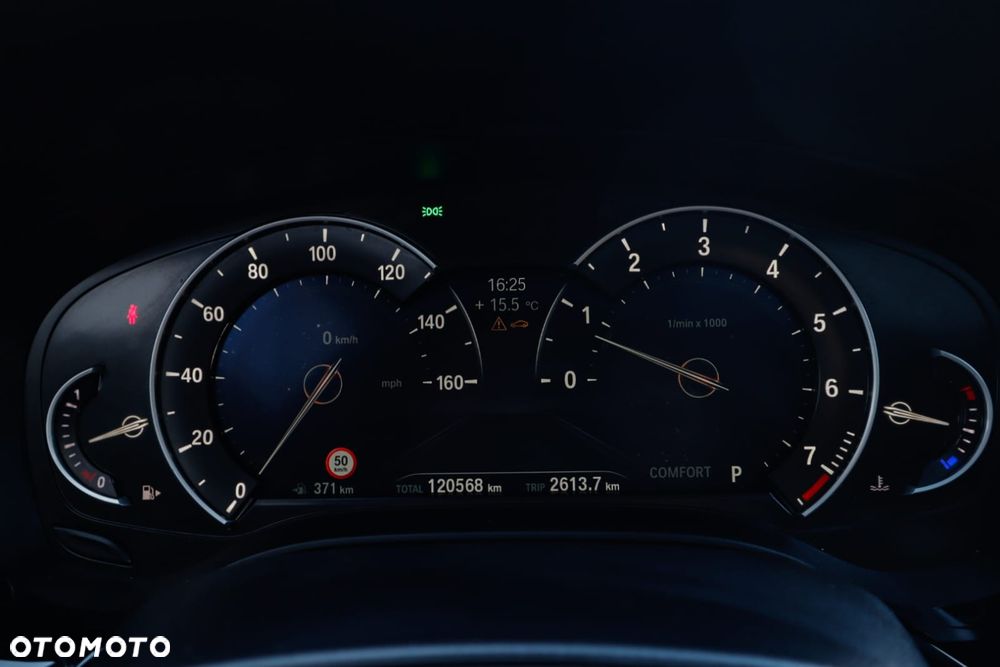 BMW Seria 5 540i GPF xDrive - 11