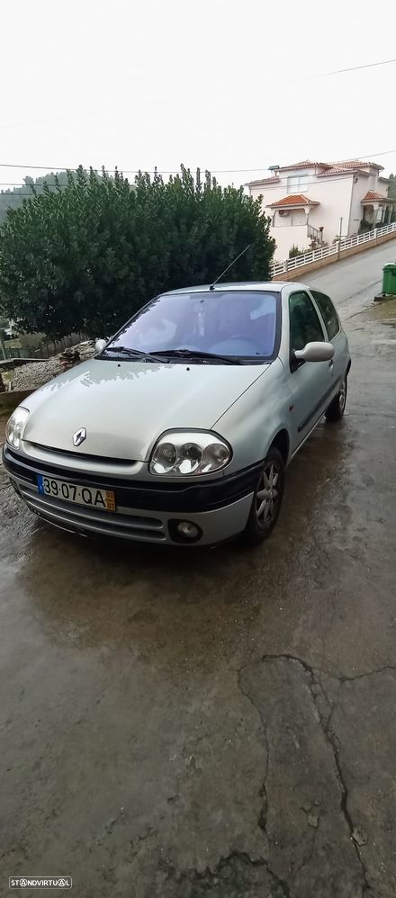 Renault Clio 1.2 RXE - 1