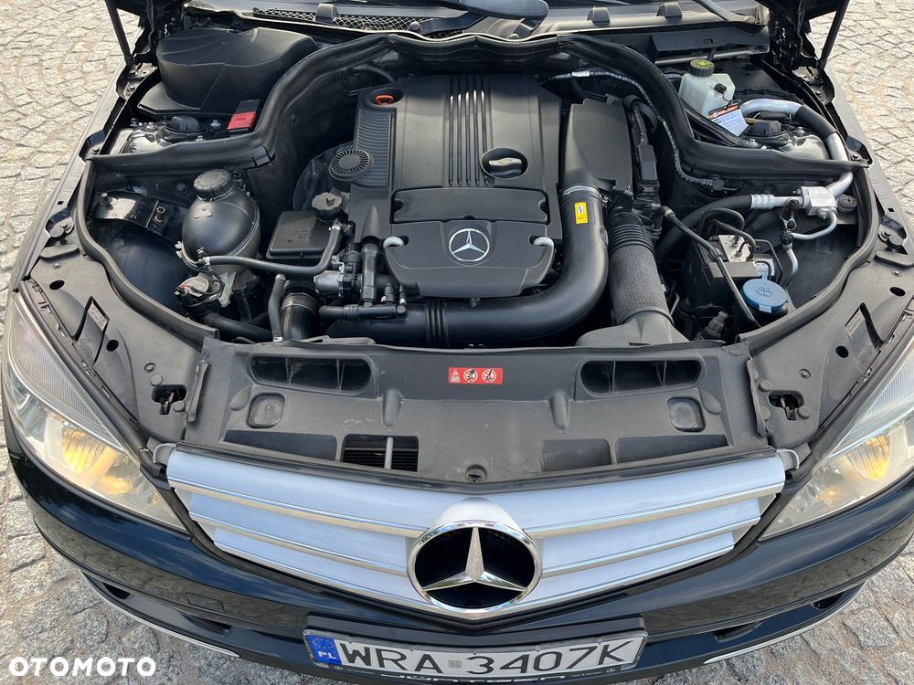 Mercedes-Benz Klasa C 180 CGI Automatik BlueEFFICIENCY Avantgarde - 31