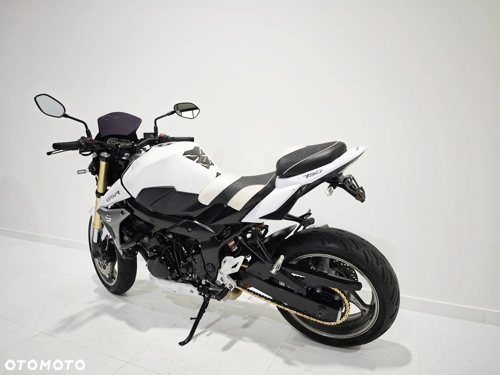 Suzuki GSR - 9