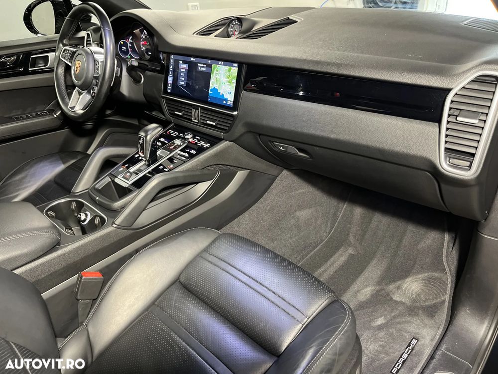 Porsche Cayenne - 26