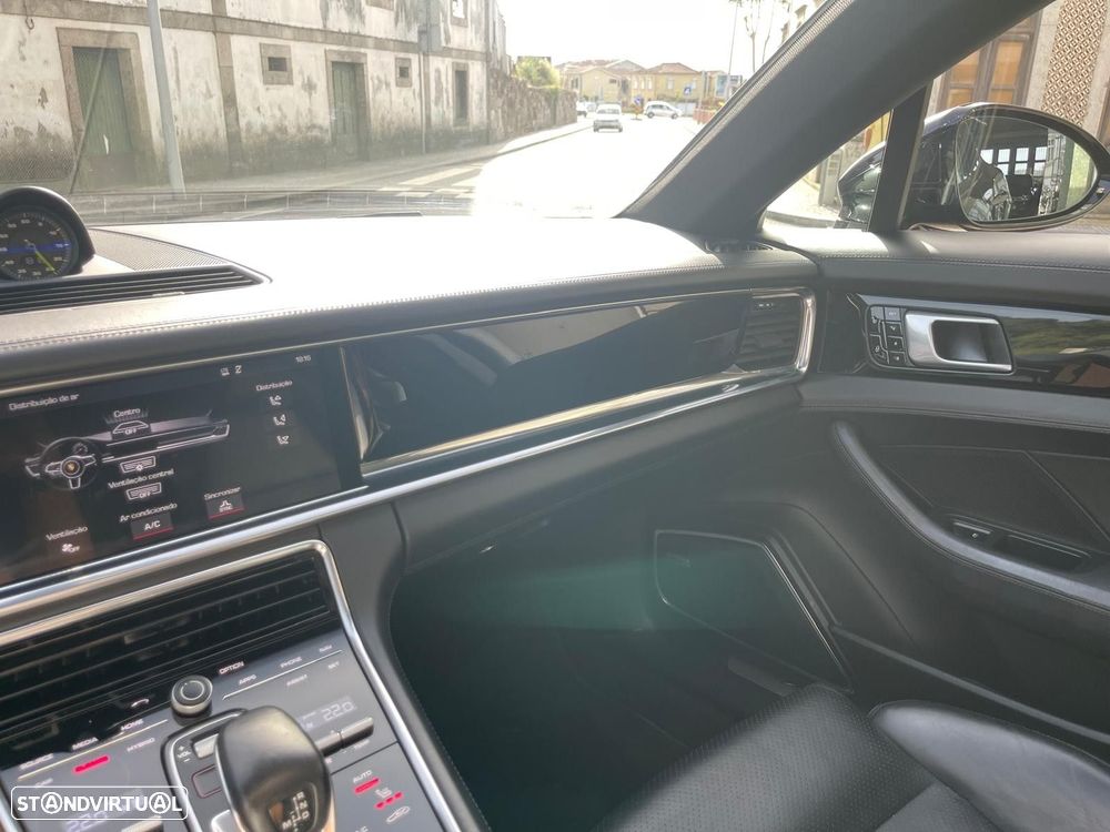 Porsche Panamera 4 E-Hybrid - 28