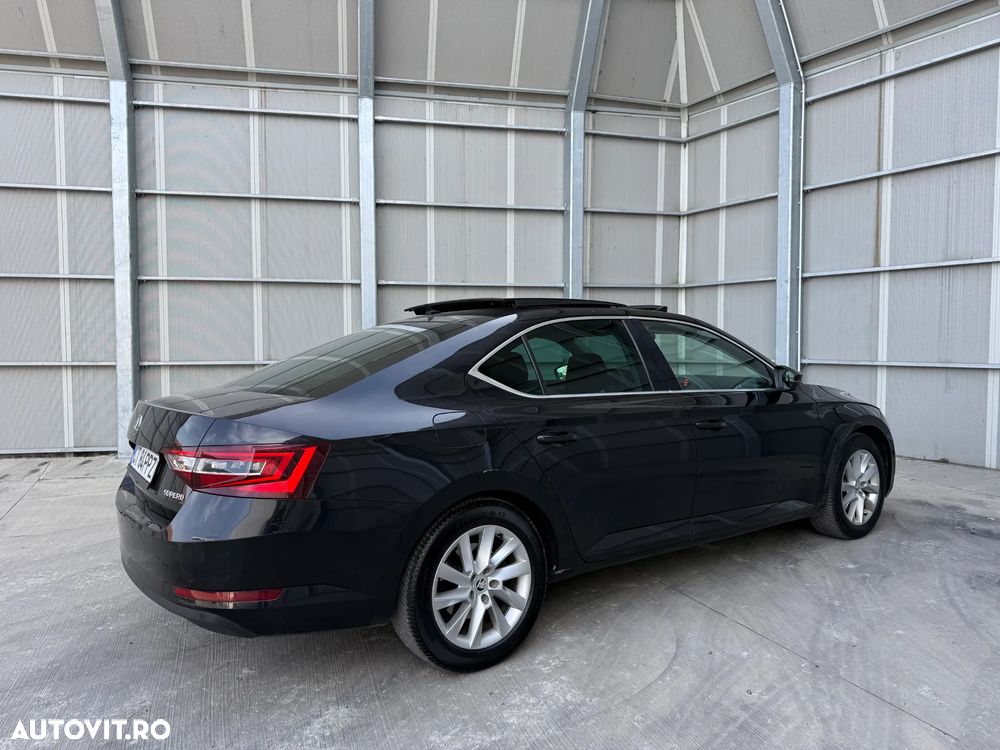 Skoda Superb 2.0 TDI DSG Premium Edition - 11