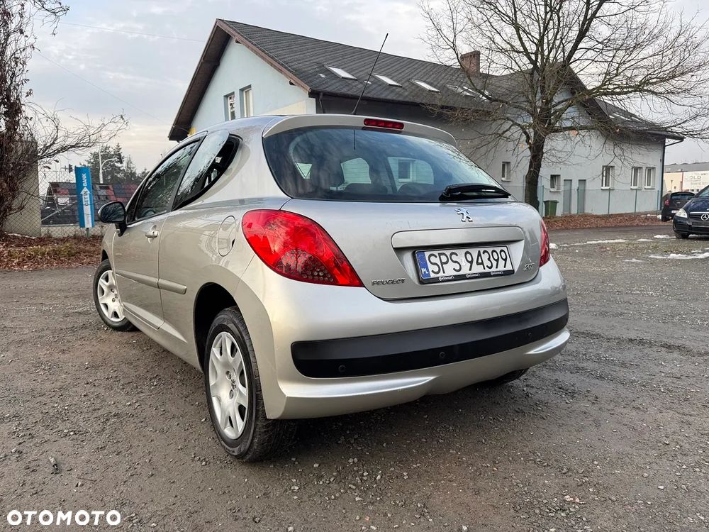Peugeot 207 - 8