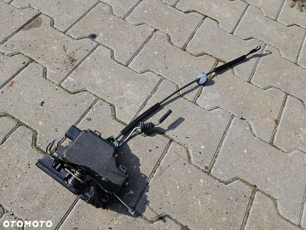 Zamek drzwi lewy prawy przód VW Passat B5 Lift FL 2002r Europa - 2