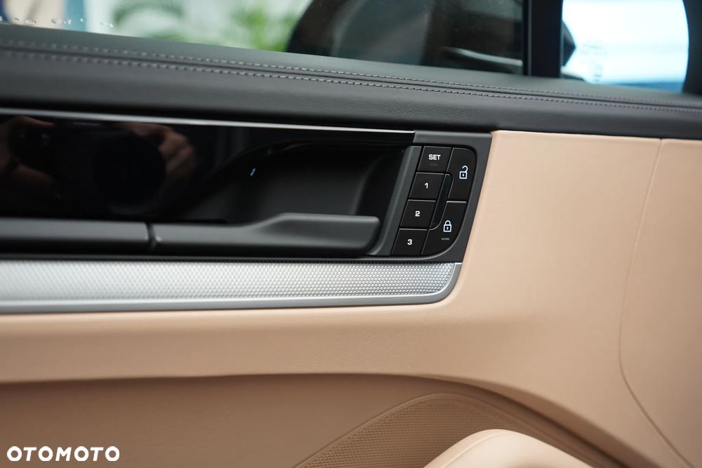 Porsche Cayenne Coupe S E-Hybrid PHEV Black Edition - 23