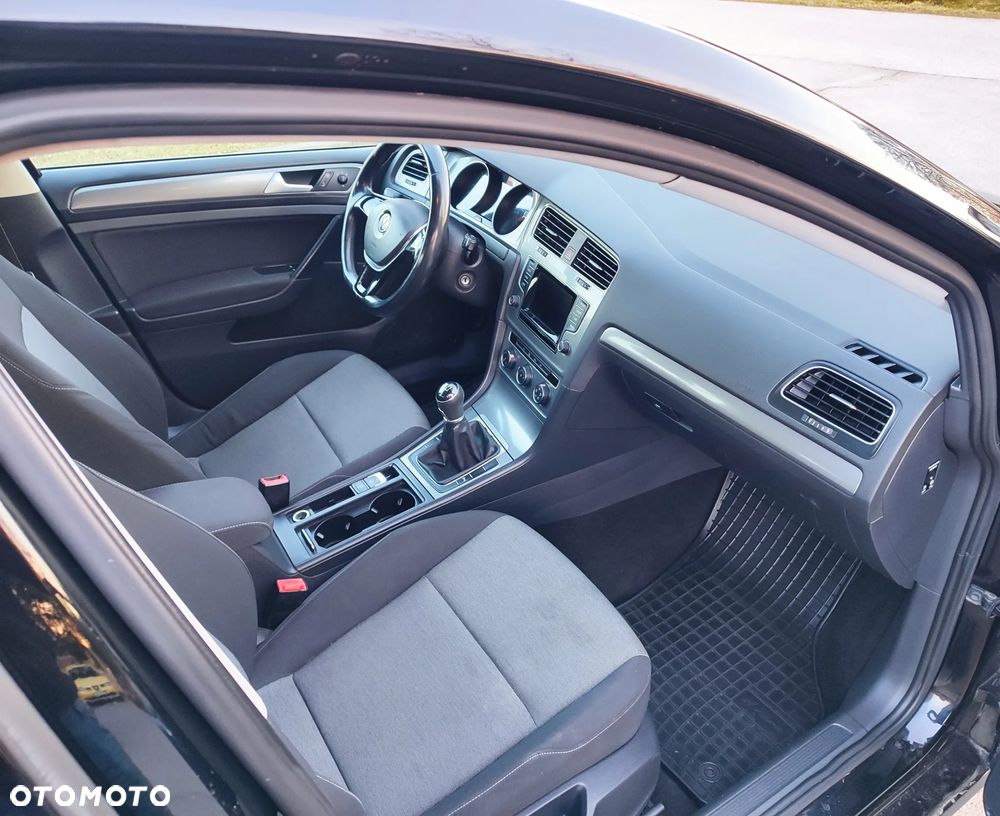 Volkswagen Golf - 24