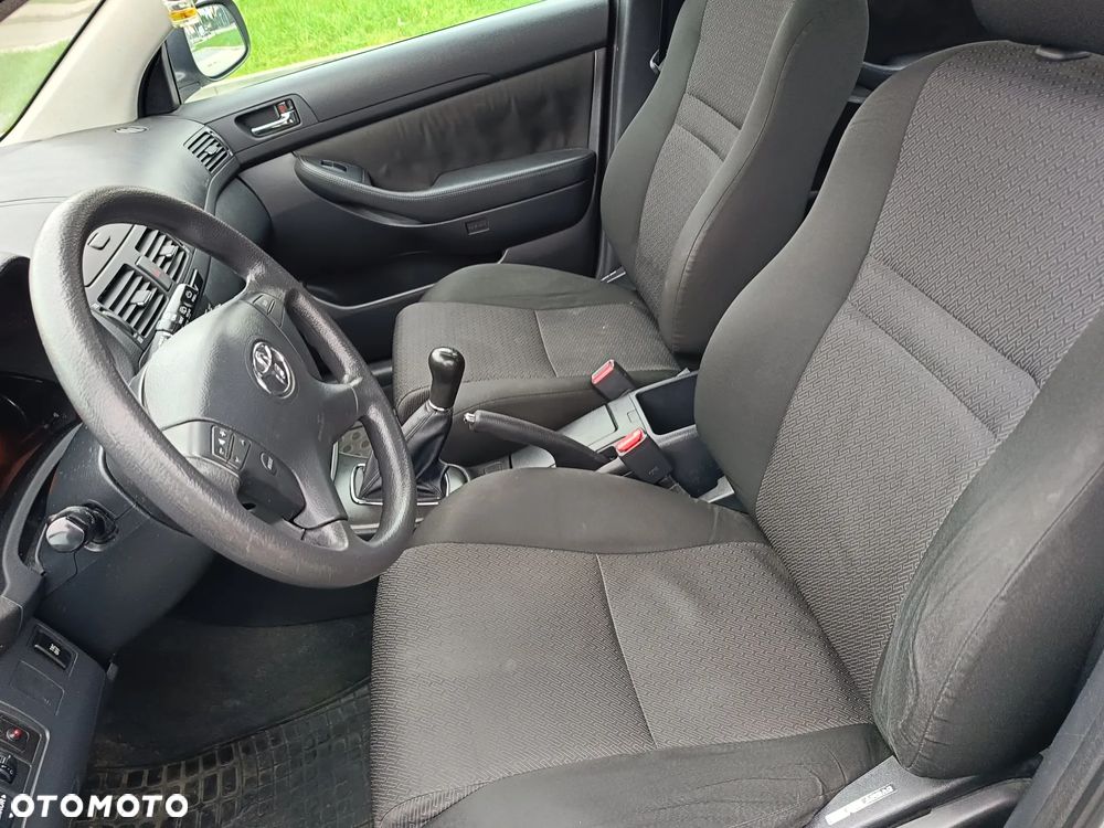 Toyota Avensis 1.8 VVT-i Terra - 11