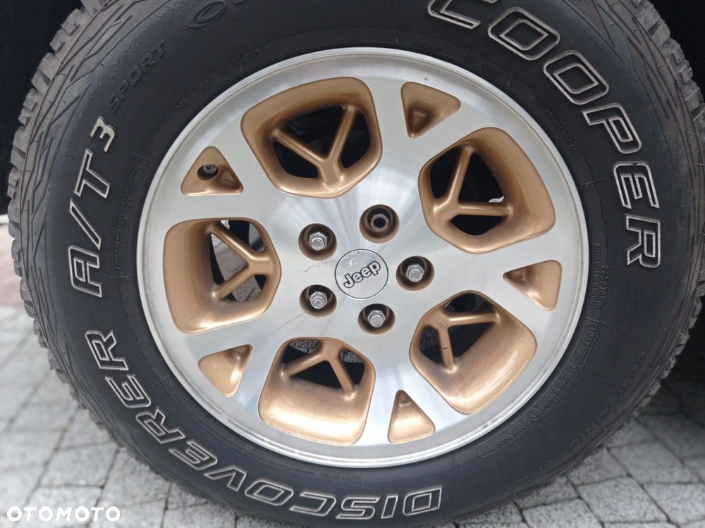 Jeep Grand Cherokee - 12