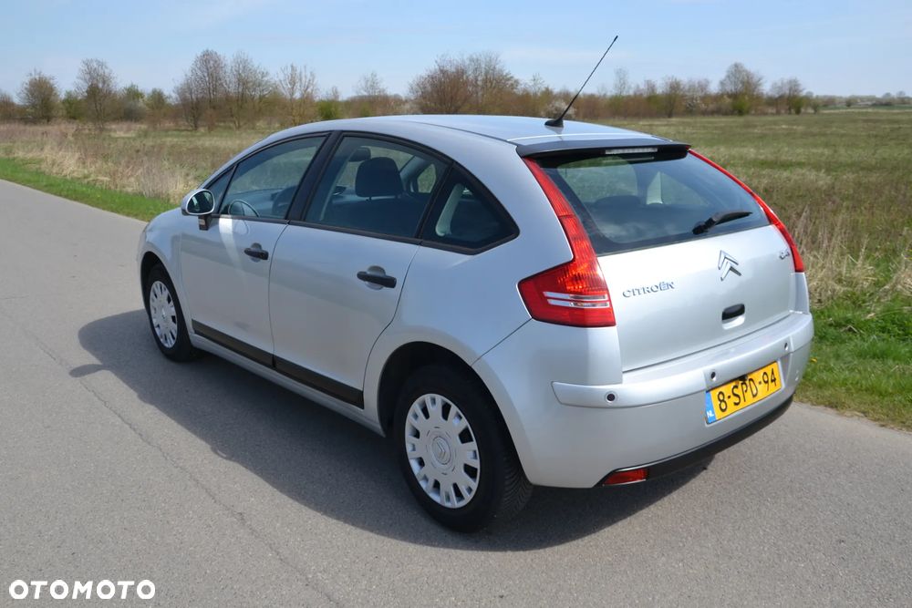 Citroën C4 1.4 16V Style - 15