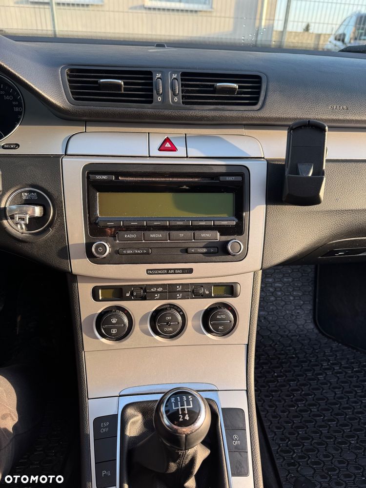 Volkswagen Passat 2.0 TDI DPF BlueMotion Technology Comfortline - 8