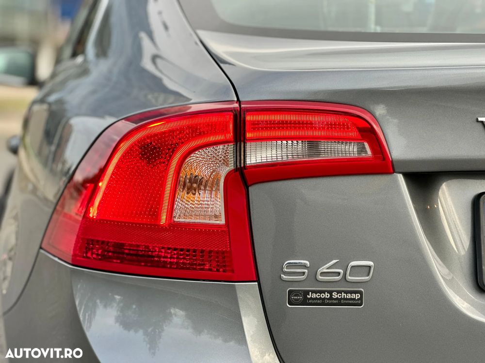Volvo S60 D2 Geartronic Momentum - 12