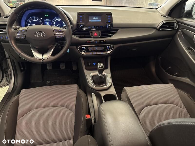 Hyundai i30 1.5 DPI Classic + - 21