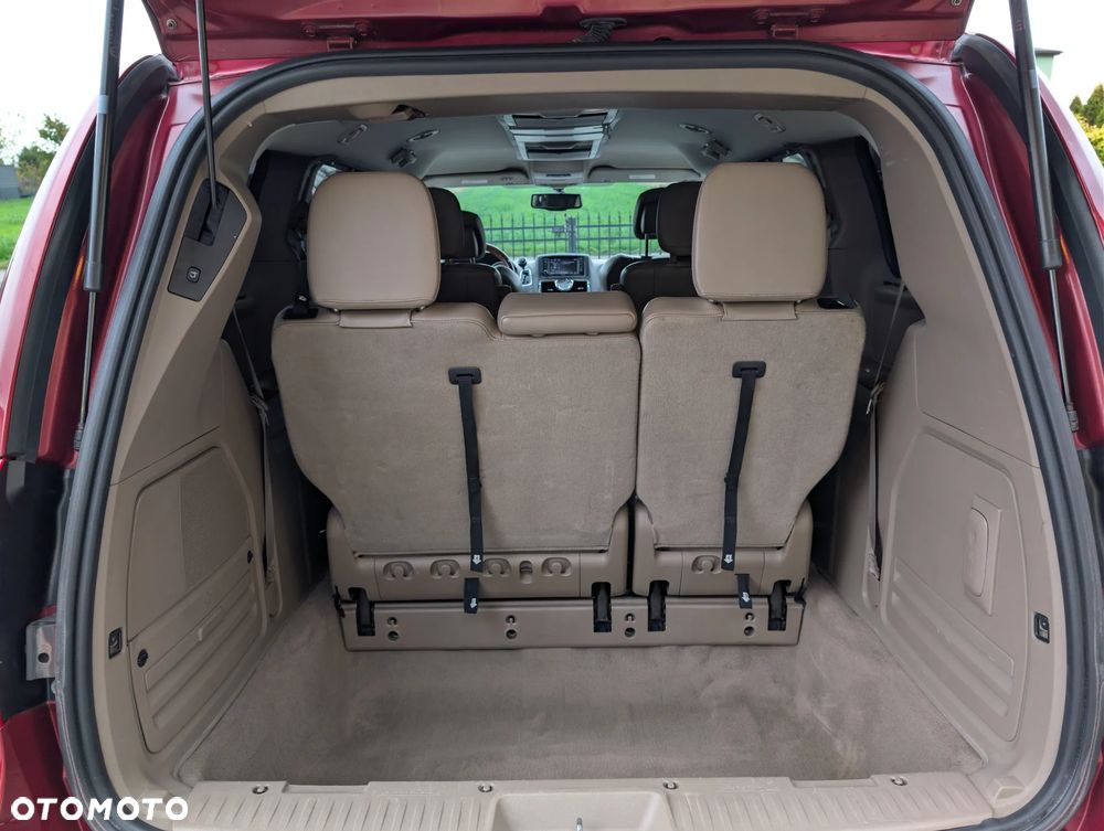 Chrysler Town & Country 3.6 Limited - 8