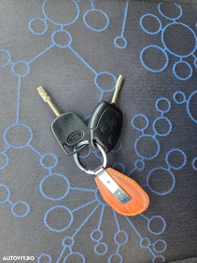 Ford Fiesta 1.3i Ambiente - 21