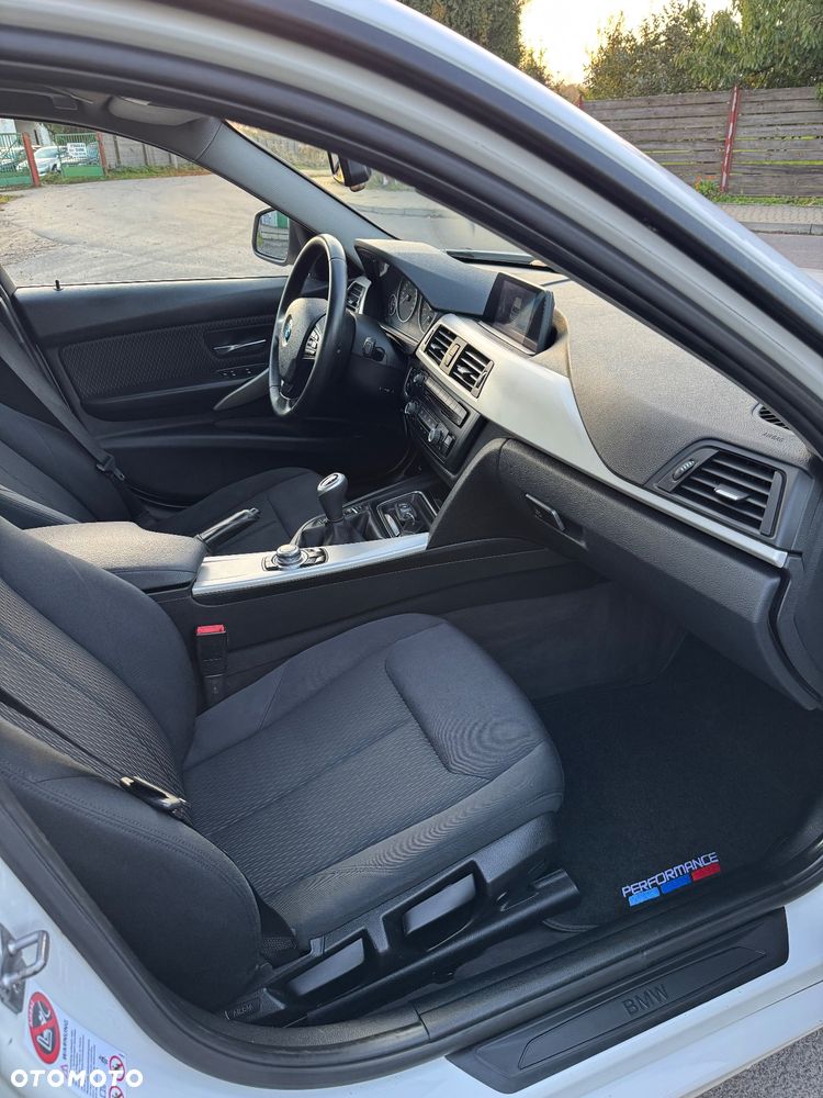 BMW Seria 3 318d DPF - 13