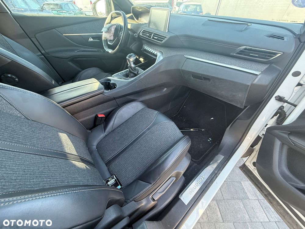 Peugeot 3008 PureTech 130 Stop & Start GPF Allure Business-Paket - 8