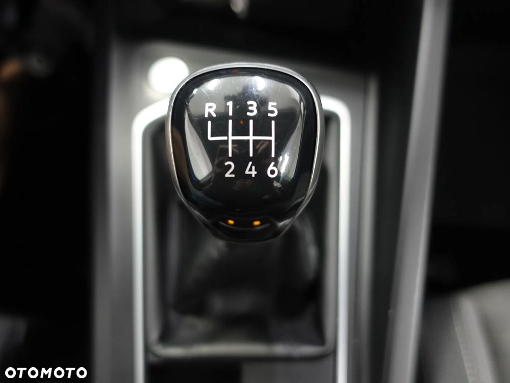 Volkswagen Golf - 30