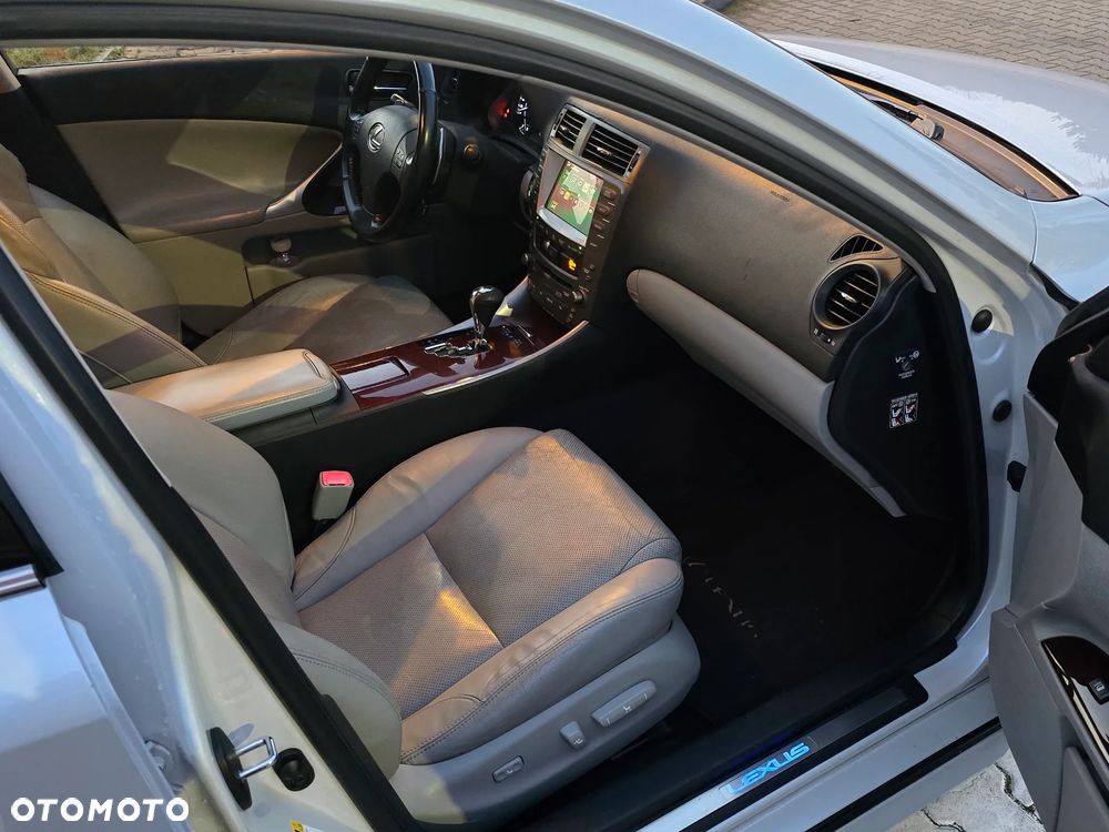 Lexus IS 250 Prestige - 12