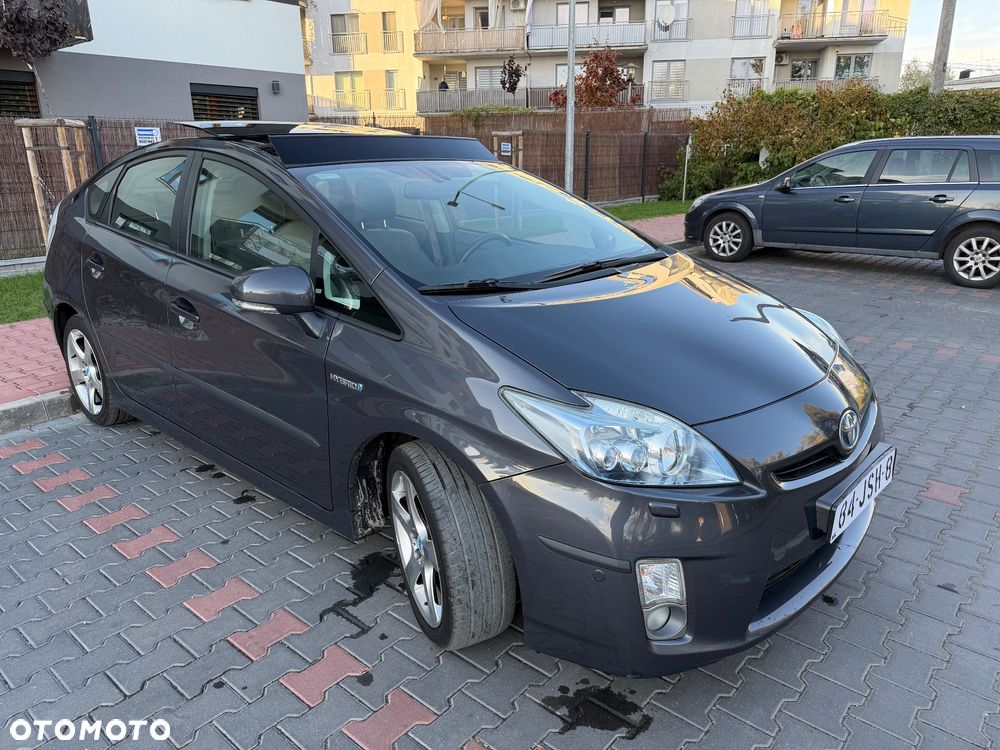 Toyota Prius (Hybrid) Executive - 3