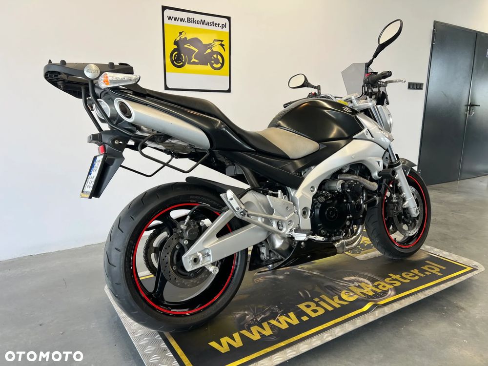 Suzuki GSR - 5