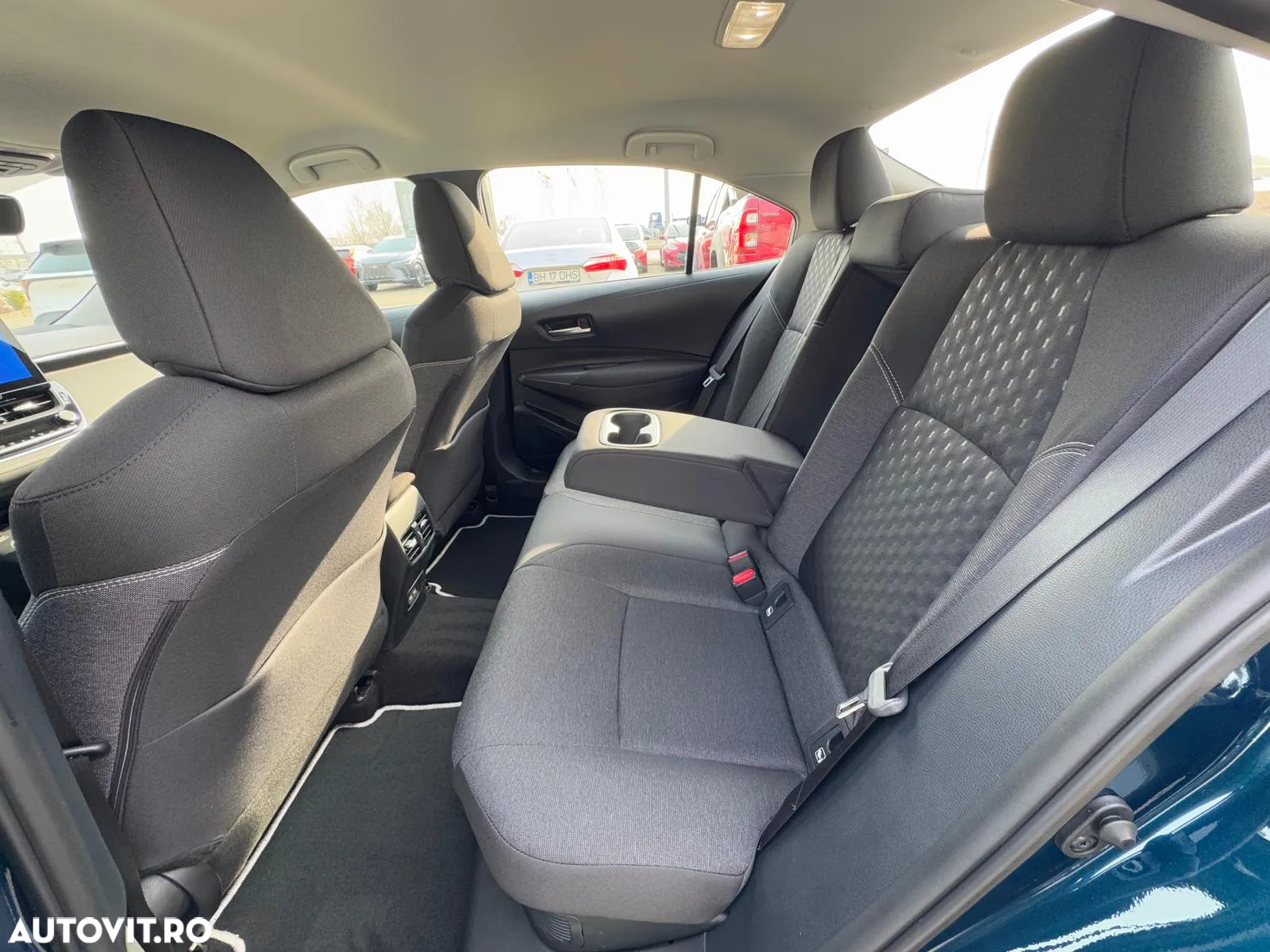 Toyota Corolla 1.8 HSD Business - 35