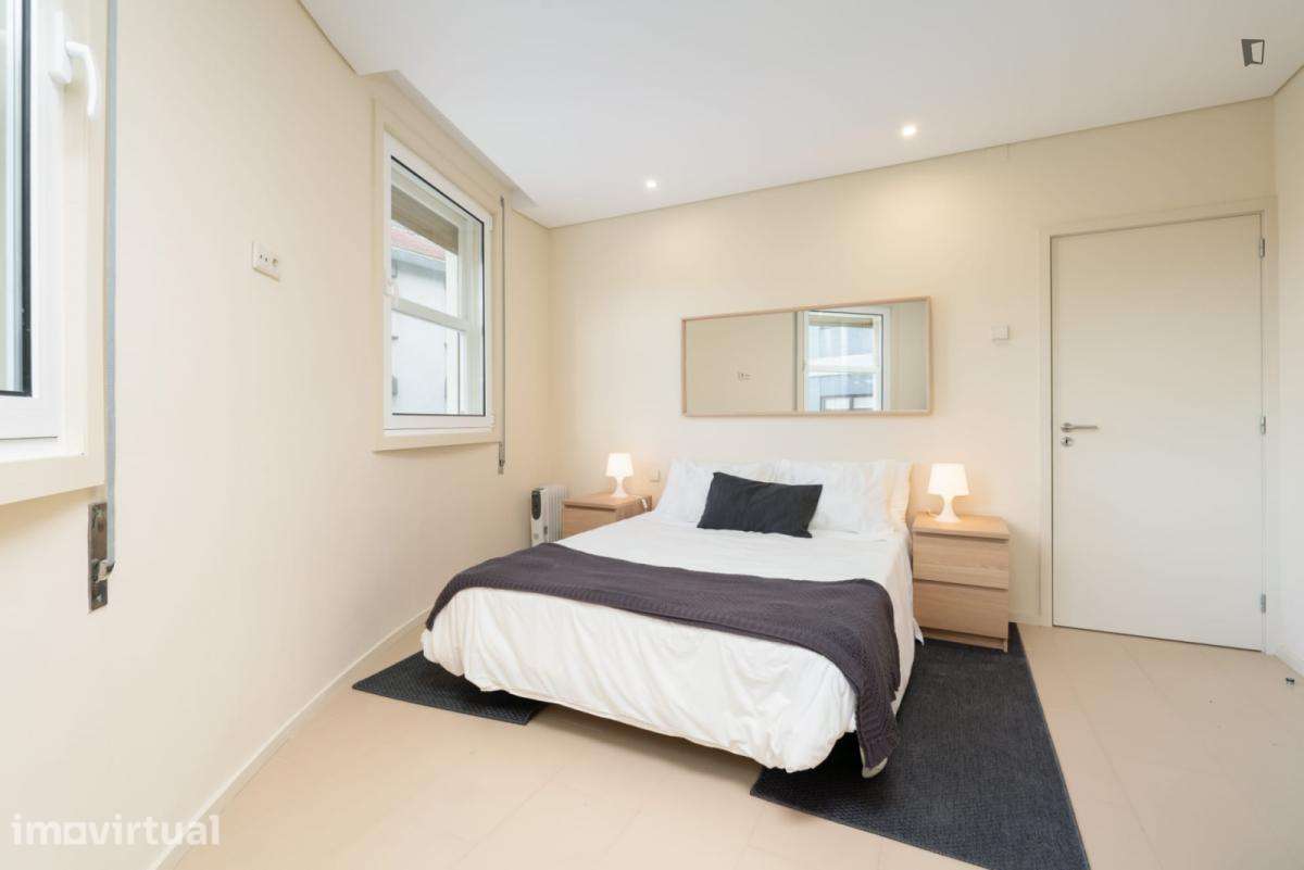 Apartamento com 2 quartos - localizado em Paranhos Porto - Grande imagem: 3/25