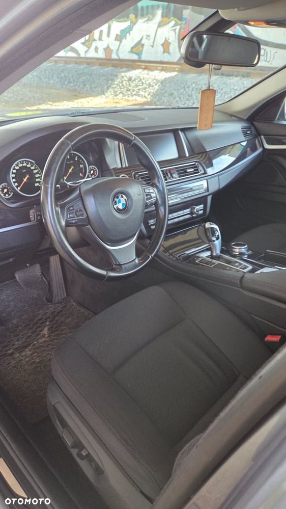 BMW Seria 5 520d xDrive - 9