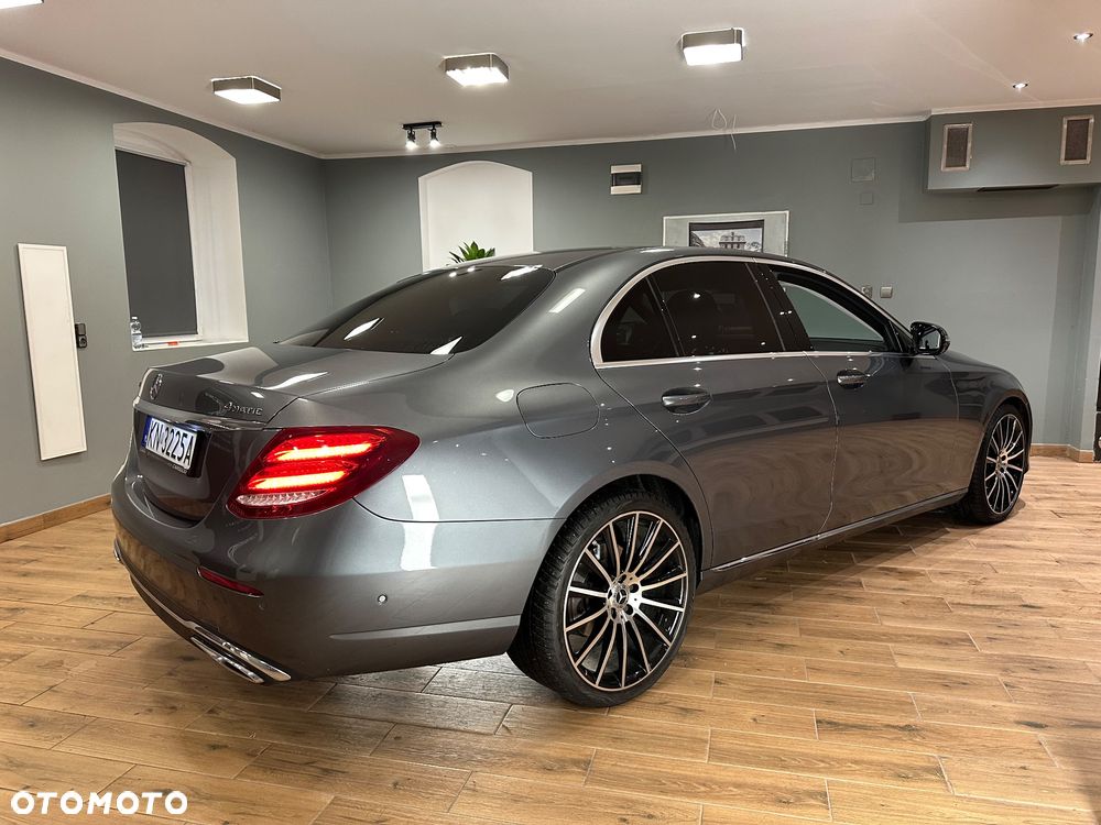 Mercedes-Benz Klasa E 220 d 4-Matic Business Edition 9G-TRONIC - 5