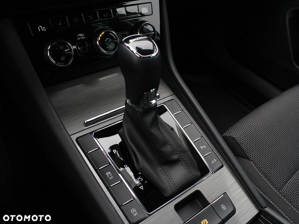 Skoda Superb 2.0 TSI Style DSG - 23