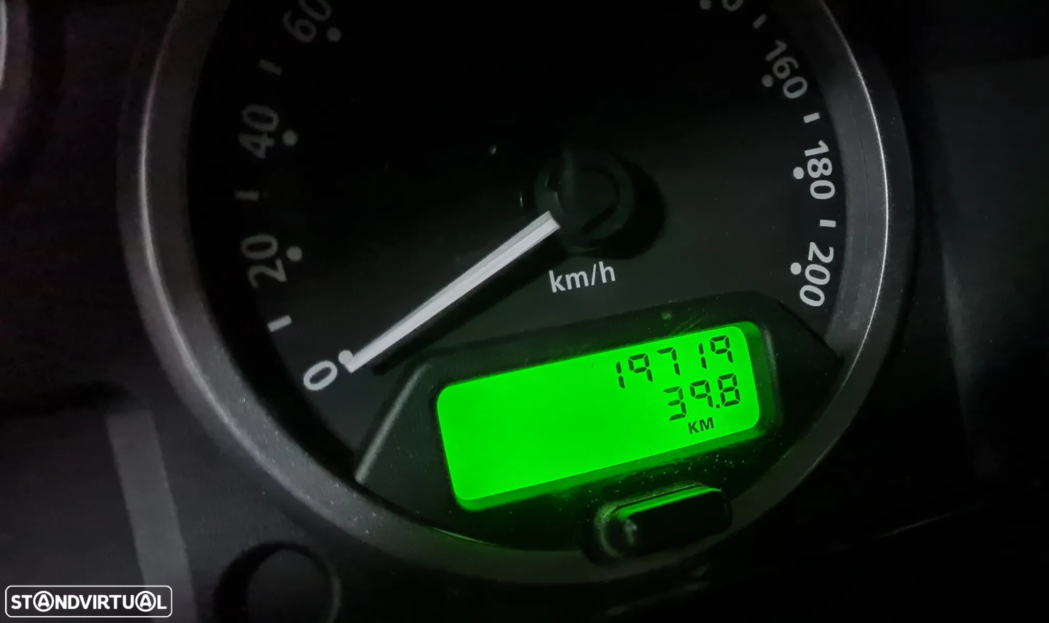 Land Rover Defender 90 SW 2.4 CRD S - 12