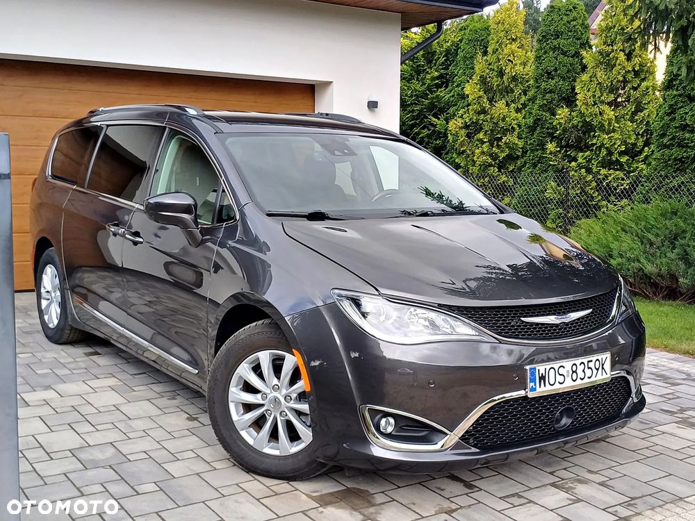 Chrysler Pacifica - 3