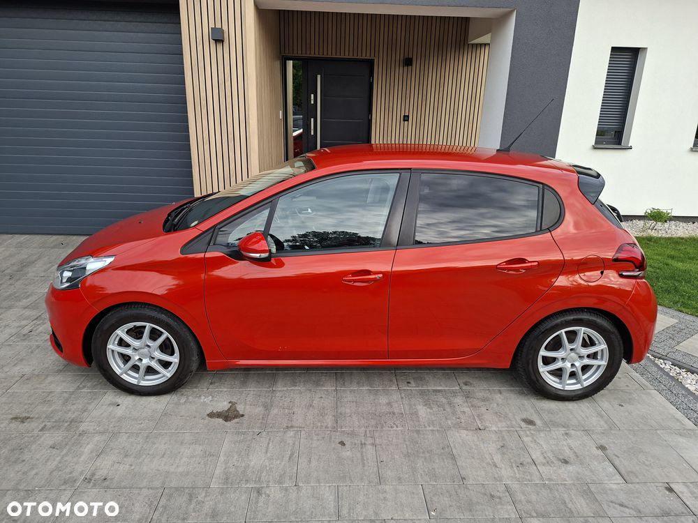 Peugeot 208 - 5