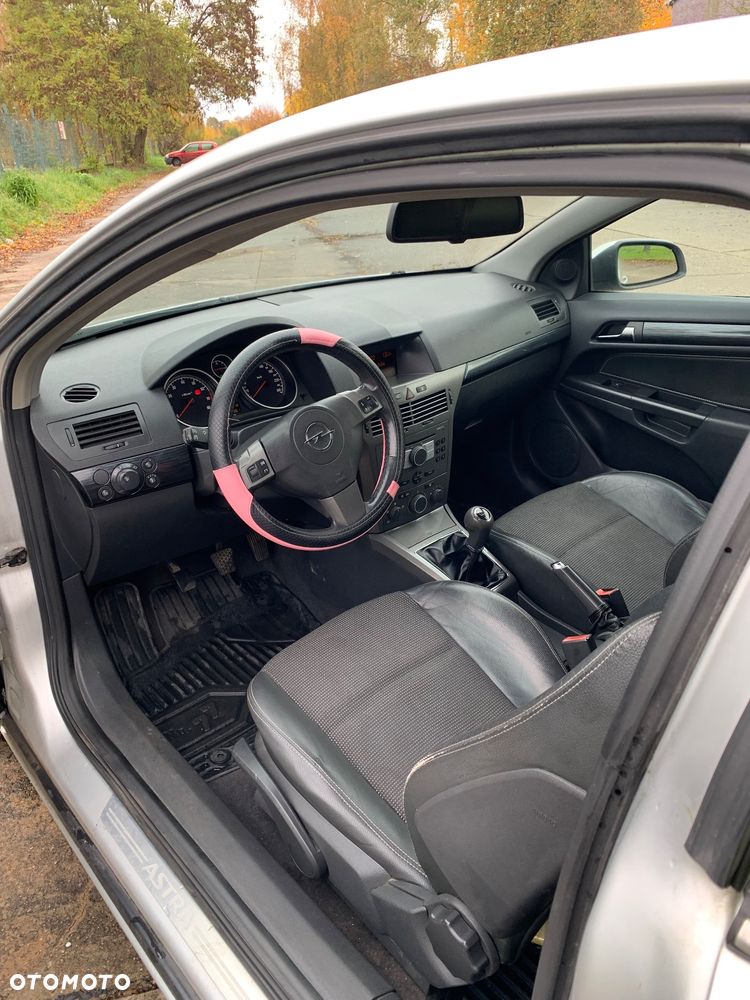 Opel Astra GTC 1.6 Cosmo - 9