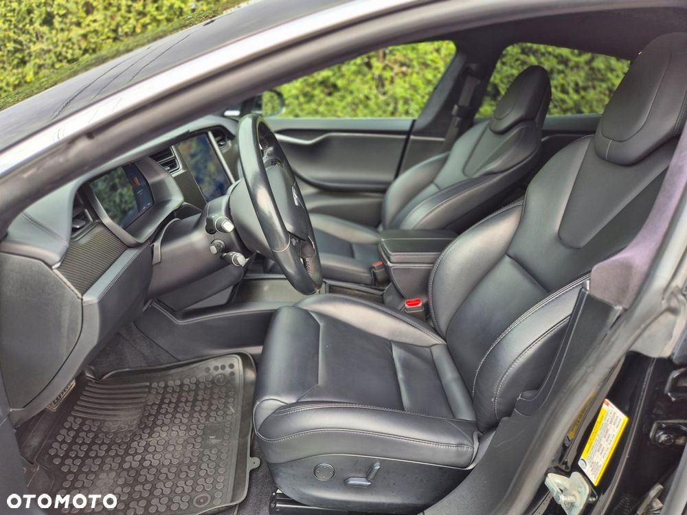 Tesla Model S - 8